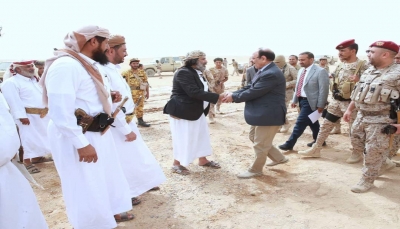 نائب الرئيس يصل الجوف ويضع حجر الأساس لمشروع طريق الجوف - حضرموت