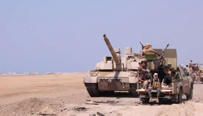 قوات الجيش تسيطر على معسكر "العمري" الاستراتيجي غربي تعز