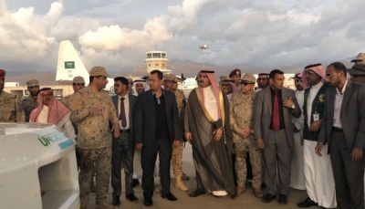 السفير السعودي يصل سقطرى ويعلن بدء جسر جوي اغاثي ومشاريع تنمية