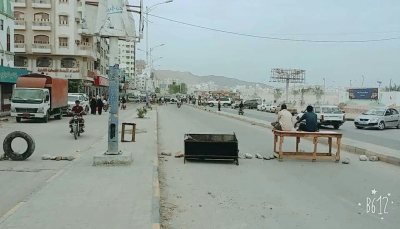الجيش بحضرموت يحذر من زعزعة الأمن وقطع الشوارع عقب احتجاجات بالمكلا