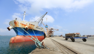 مسؤول أممي يكشف عن اعتراض سفينة تابعة للأمم المتحدة قبالة ميناء الحديدة 