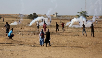 الاحتلال الإسرائيلي يصيب 100 فلسطيني قرب حدود غزة