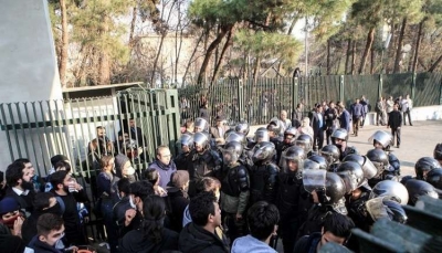 إيران: إضراب "البازار الكبير" لليوم الثاني وروحاني يدعو إلى الوحدة الوطنية
