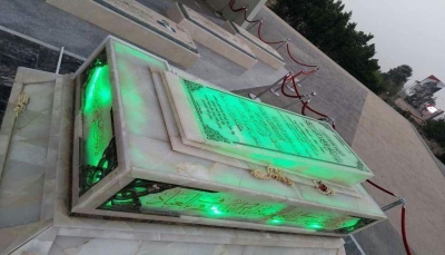 مصادر: الحوثيون يخصصون ميزانية شهرية لإنارة وحراسة قبر "الصماد" بصنعاء