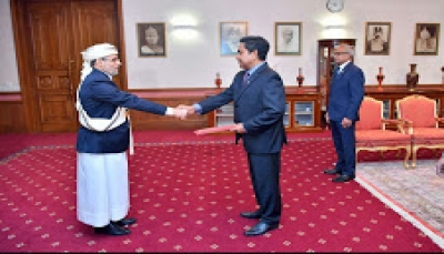 السفير محمد العشبي يقدم أوراق اعتماده للرئيس المالديفي