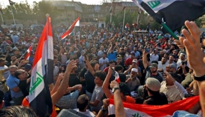 تصاعد التوتر جنوب العراق والشرطة تفرق المحتجين بالهراوات