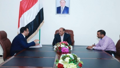 نائب الرئيس يطلع على جهود حل إشكالات المغتربين اليمنيين 