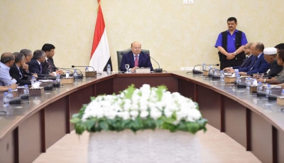 الرئيس هادي يوجه بتشكيل مجلس اقتصادي من الحكومة والغرفة التجارية