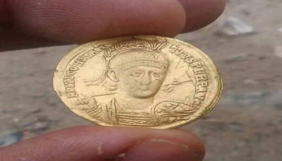 العثور على عملات ذهبية تعود لفترة الاستعمار البريطاني جنوب اليمن (صور)
