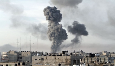 الإحتلال يشن غارات جديدة على غزة وعباس يجري اتصالات دولية لوقف التصعيد