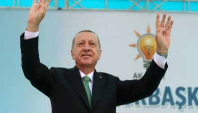 اردوغان يندد بـ"حرب اقتصادية" على بلاده مع انهيار الليرة