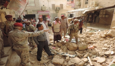 حضرموت: السعيدي وقيادات مدنية وعسكرية يتفقدون موقع انهيار منزل طيني بسيئون