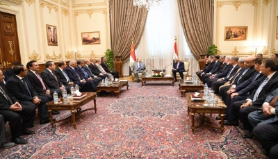 الرئيس هادي يزور البرلمان المصري والأخير يؤكد أن العلاقة بين البلدين "مُعمّدة بالدم"