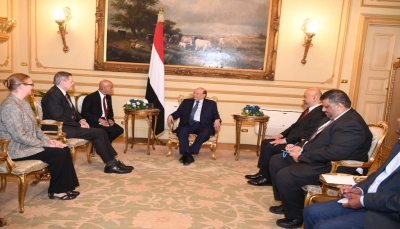 السفير الأمريكي لدى اليمن يعبر عن سروره لاجتماع الرئيس هادي بالقيادات المؤتمرية