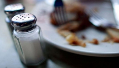 كيف يدمر استهلاك الملح بشكل مفرط صحة الإنسان؟