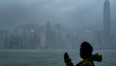 الإعصار يثير الفوضى في هونغ كونغ ويسفر عن 49 قتيلاً في الفيليبين