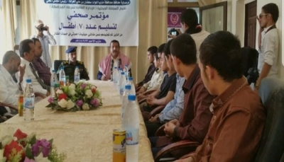 السلطة المحلية بـ"مأرب" تعيد سبعة أطفال إلى ذويهم بعد أن جندتهم ميليشيا الحوثي