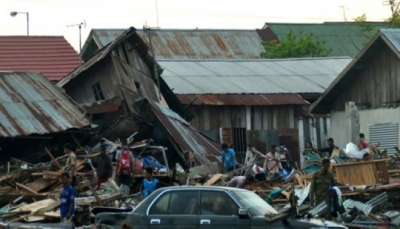 حصيلة ضحايا الزلزال والتسونامي في إندونيسيا تتخطى 800 قتيل