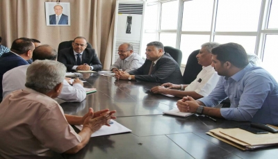 الحكومة تناقش آلية صرف زيادة رواتب موظفي الدولة التي وجه بها الرئيس هادي