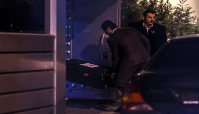 ثلاثة صناديق كبيرة تدخل القنصلية السعودية بإسطنبول.. هل فيها جثمان "خاشقجي"؟