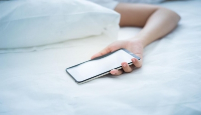تعرف على الأضرار الصحية التي يسببها الهاتف وقت النوم؟