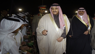 ما سبب عودة الأمير أحمد بن عبد العزيز شقيق الملك سلمان الأصغر إلى السعودية؟