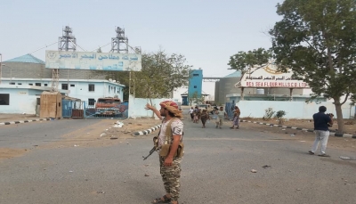 الحديدة: الجيش يسيطر على مبنى "الجوازات" ومعارك عنيفة حول معسكر الدفاع الساحلي