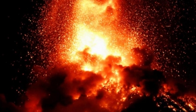 شاهد بالفيديو... مشهد مُرعب لثوران "بركان النار" في غواتيمالا