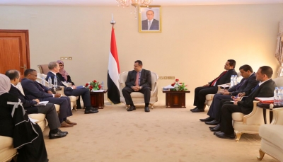 رئيس الوزراء يستعرض مع وفد أممي أوضاع الصحفيين المختطفين في سجون الحوثي