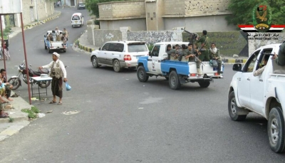 شرطة تعز: مجاميع تابعة للواء 35 نصبت كمين لـ "الحاضري" واستهدفت منزل قائد جبهة الأقروض