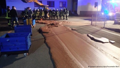 سيل من الشوكولاتة يغطي شارعاً كاملاً في ألمانيا (صور)