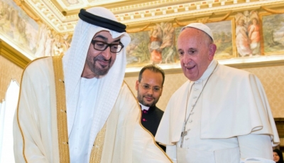 لأول مرة في شبه الجزيرة العربية.. البابا فرانسيس يقيم قدّاساً في الإمارات داخل ملعب كرة قدم