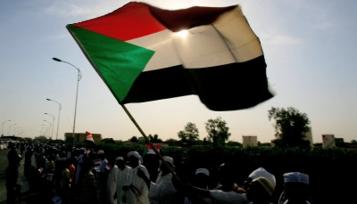 السودان: احتجاجات عنيفة في مدينتين وإحراق مبنى المحافظة ومقر الحزب الحاكم
