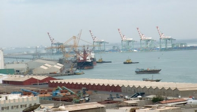 جبايات مالية فرضها مسلحون موالون للإمارات توقف العمل في ميناء عدن