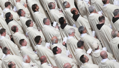 مسؤول فرنسي يطلق كتاب يكشف "حقائق جنسية" مروعة عن الفاتيكان