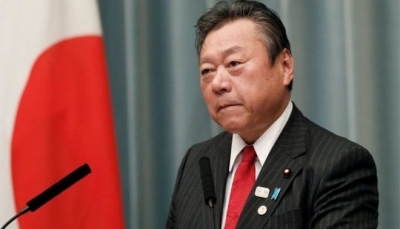 وزير ياباني يعتذر علنا بعد تأخره ثلاث دقائق عن اجتماع برلماني