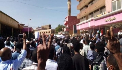 رغم إعلان حالة الطوارئ.. الالاف يخرجون في تظاهرات بالعاصمة السودانية