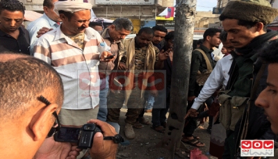 مقتل شخص وإصابة ثمانية آخرين في انفجار عبوة ناسفة وسط مدينة تعز (صور)