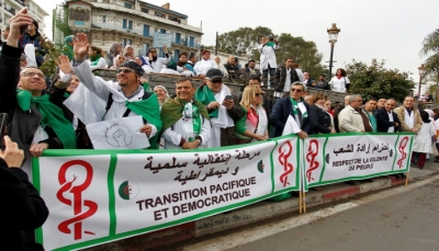 تظاهرة للطلاب وقطاع الصحة في الجزائر ضد بقاء بوتفليقة في الحكم