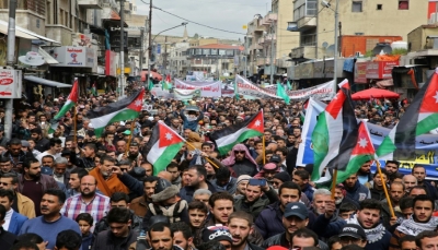 الآلاف يتظاهرون في عمان تضامنا مع الفلسطينيين هاتفين "القدس عاصمة فلسطين"