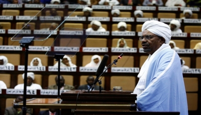 الرئيس السوداني يعترف أن مطالب التظاهرات "مشروعة" ويقول أن بعضها سبّب خرابا
