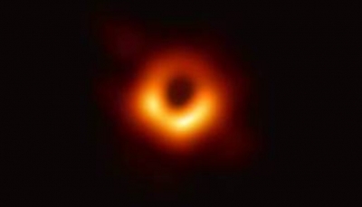 ماهو "الثقب الأسود" الذي تمكن علماء الفلك من التقاط أول صورة له؟