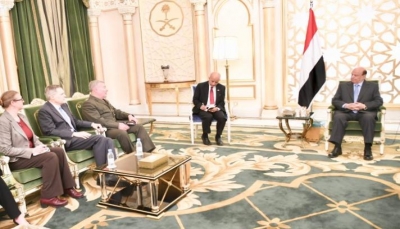 الرئيس هادي يلتقي قائد القيادة المركزية في الجيش الأمريكي