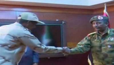عقب إعفاء وزير الدفاع.. رئيس المجلس العسكري يعيد تشكيل قيادة الجيش السوداني