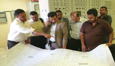 "العناني" يتفقد محطات التوليد في "عدن" ويشدد على تحصيل فواتير الكهرباء 