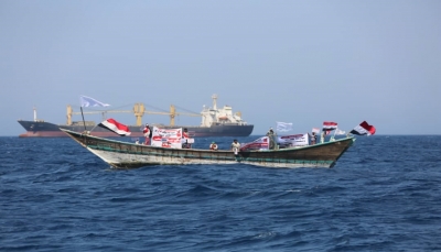 صيادون يمنيون يناشدون لإنقاذهم من سفينة إيرانية في البحر الأحمر
