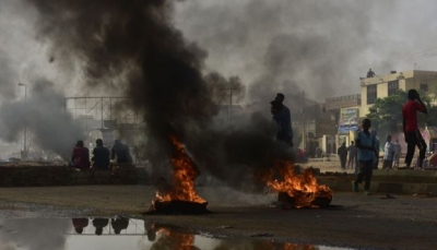 السودان: قوات الأمن تفض الاعتصام والمحتجون يدعون لعصيان مدني