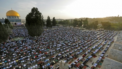 120 ألف شخص يؤدون صلاة عيد الفطر في المسجد الأقصى بالقدس