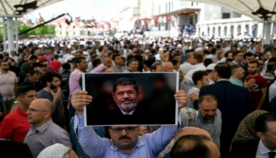 جماعة "الإخوان" تدعو لصلاة الغائب غد الجمعة على مرسي وإلى تحرك دولي