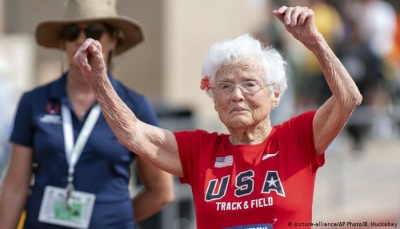 إمراة عمرها 103 سنة تفوز بذهبية سباق